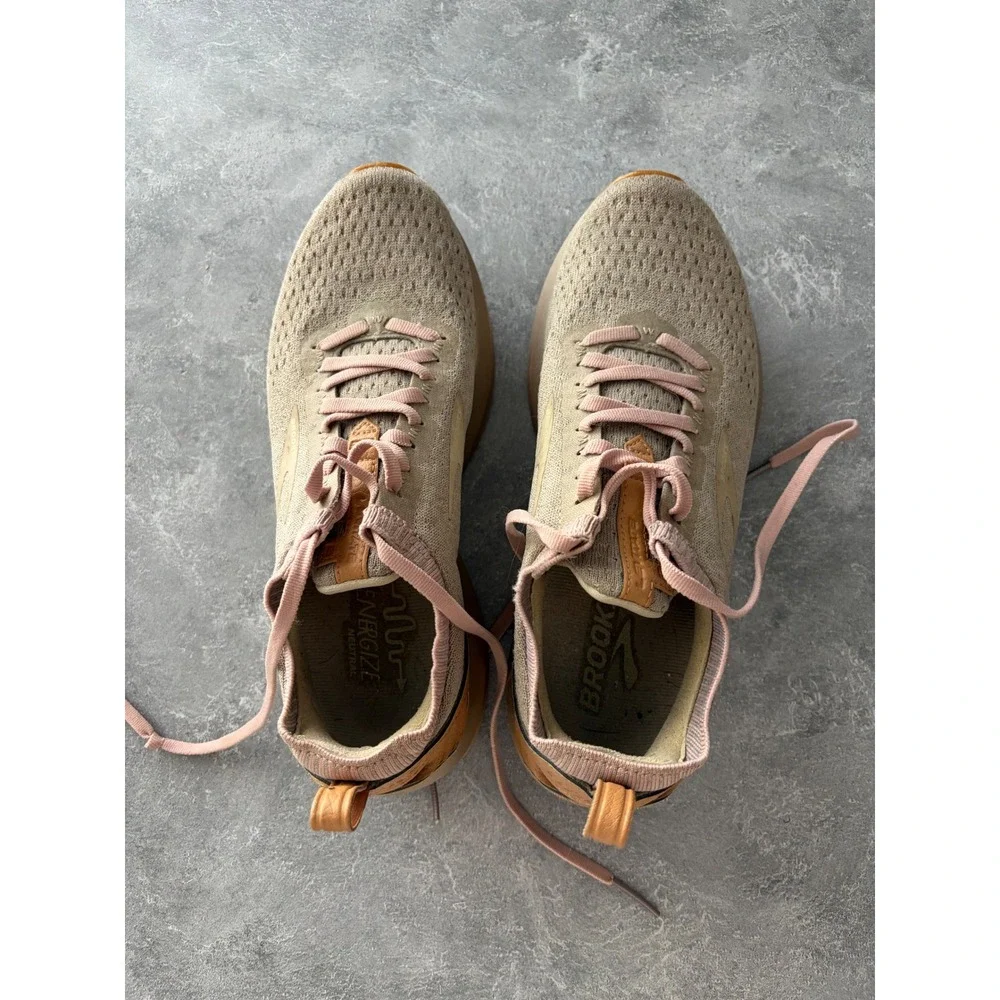 Brooks Levitate‎ 2 Tan Pink Running Shoes Womens 8